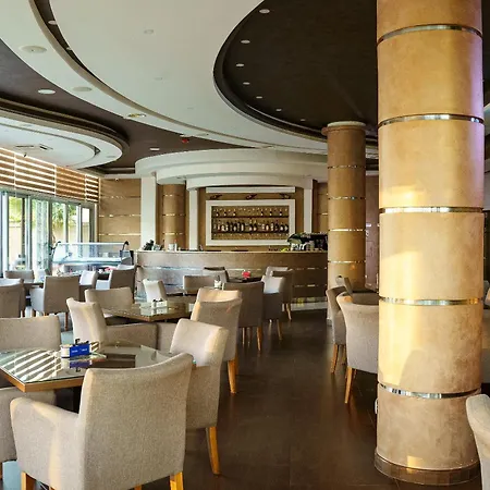 Oasis Hotel 4*