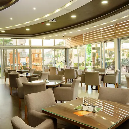 Hotel Oasis 4*