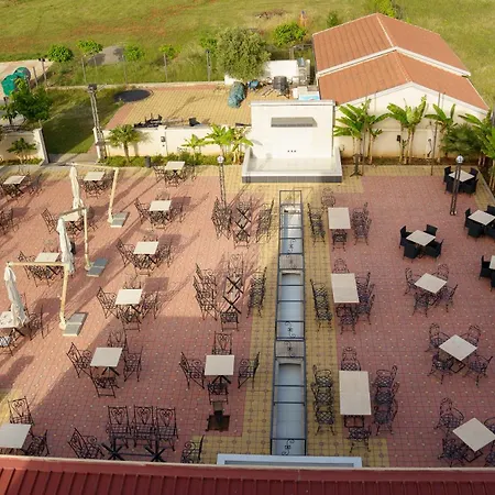 Oasis Hotel 4*