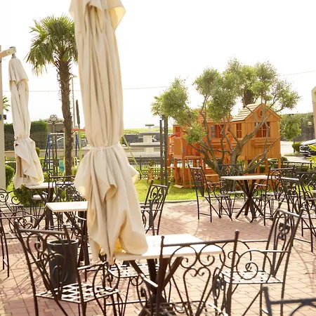 Hotel Oasis